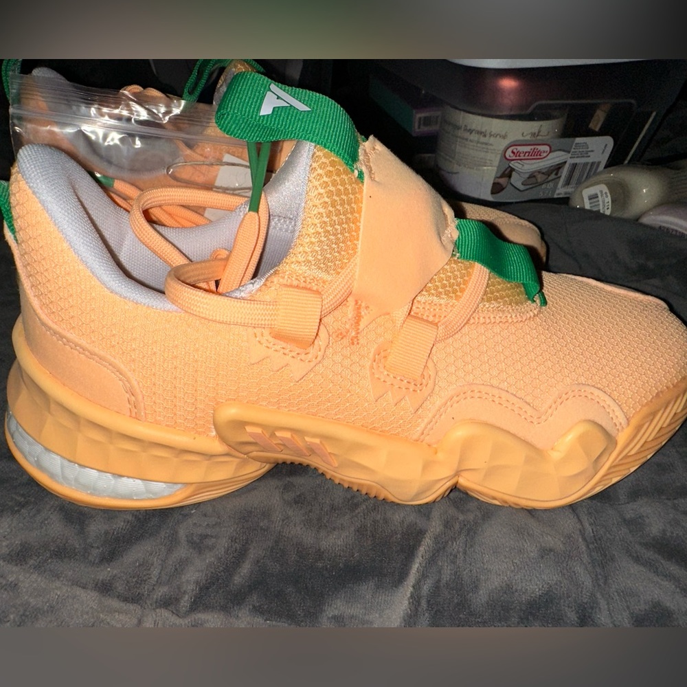 Brand new in box Trae Young peach/green sneakers! Women’s size 7